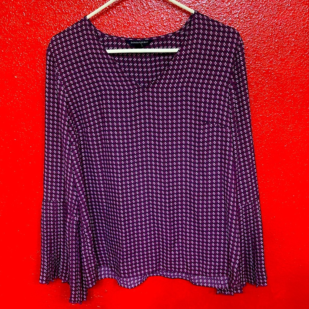 Brand: Banana Republic Size: M
Material: 100% polyester